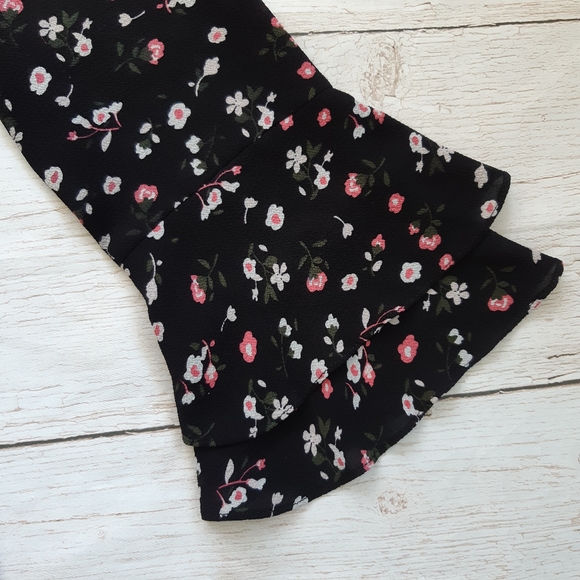 Ricki's Black Floral Bell Sleeve Top Size 4 - Picture 6 of 9